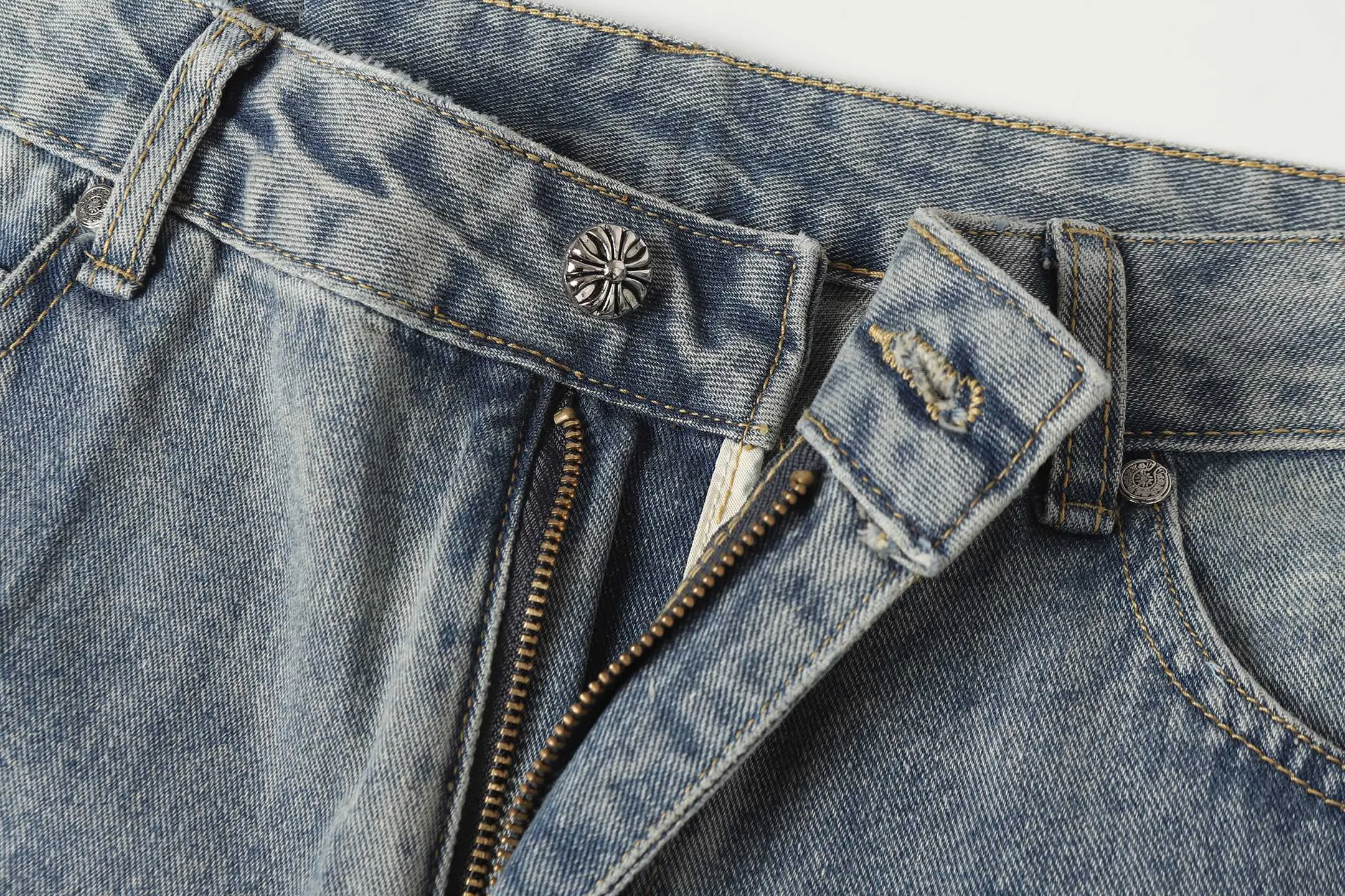 P260 Cross-border model, please do not place an order if you are pursuing quality - Chrome Hearts/Chrome Hearts Cross ✝️Pink embroidered washed jeans, trousers and casual pants - High weight, high density and high quality. The wool is soft, delicate and skin-friendly. It feels soft and silky. It has excellent warmth and skin-friendly properties. - Custom-woven and dyed, no color difference. No matter the fabric or workmanship details, it beats the ordinary version on the market. - Hardware zipper accessories are all customized, full of details - Color: washed blue -Size: 28 30 32 34 36